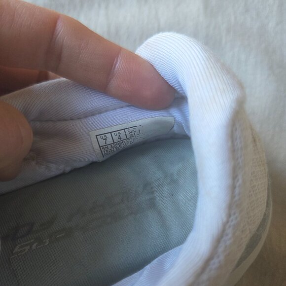 White Skechers Womens Sneakers Size 7 - Picture 2 of 6
